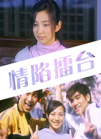 抓住她的双乳大力揉弄
